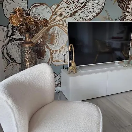 Lago-apartment Midy, Sfeervol, Zwembad, Airco Daire Domaso